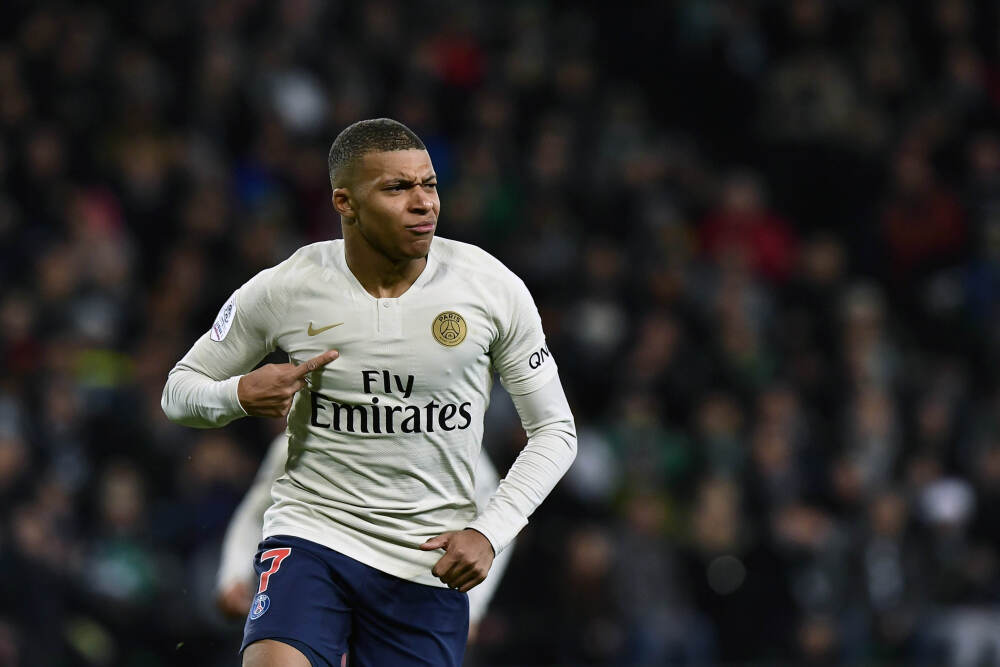 4比0打哭厄瓜多尔！十七岁姑娘的汗珠烫醒成年人的怂